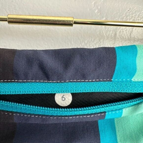 Lululemon Speed Tight Tech Leggings Women's 6 Black/Assorted Stripe Surge‎ - Picture 5 of 6